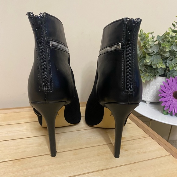 ✨ Black Booties ✨ - Picture 4 of 5